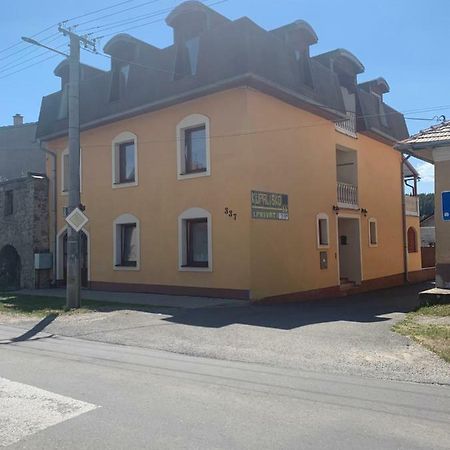 Apartmanovy Dom Magda Vrbov Dış mekan fotoğraf